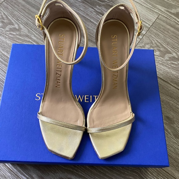 Stuart Weitzman Nudistcurve 100 Sandal in Platino Gold Size 7.5 - Picture 2 of 8